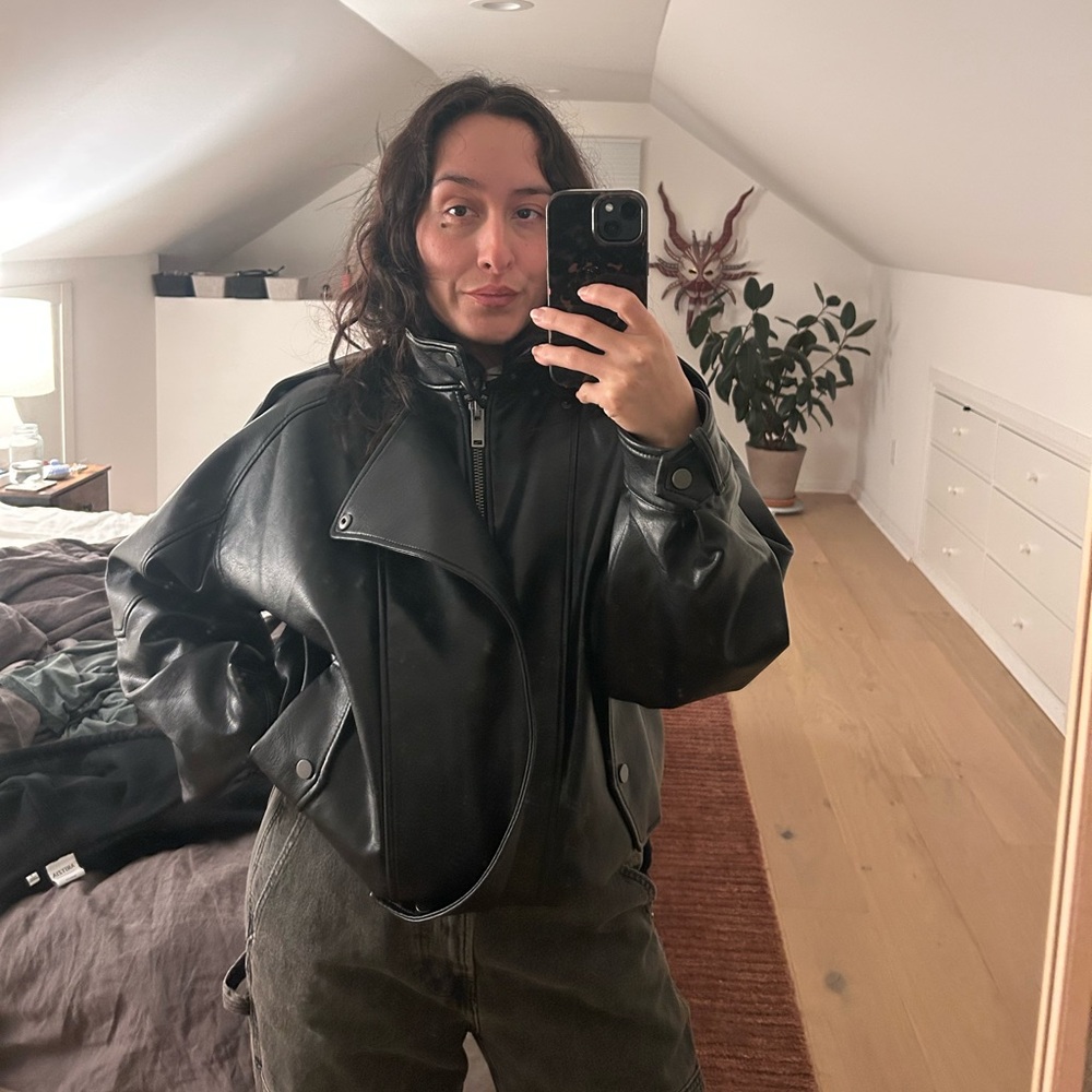 Meet your Posher, Elia